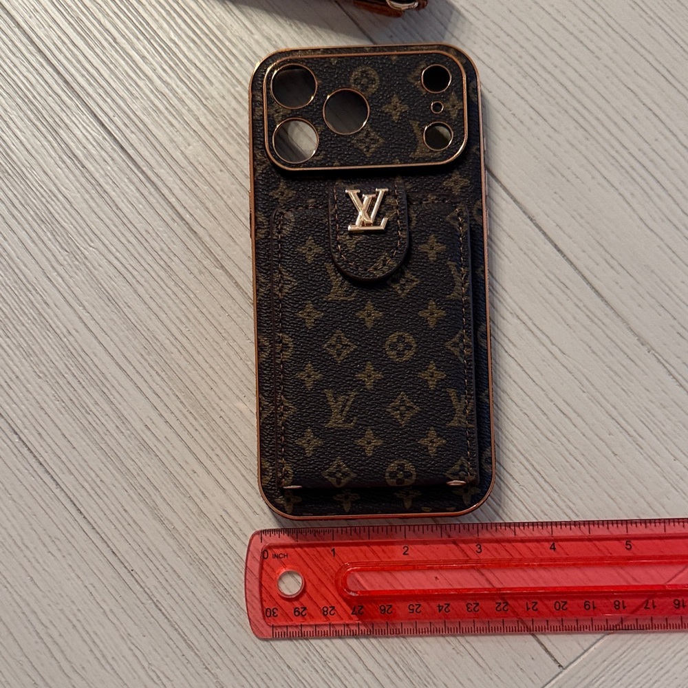 Louis Vuitton FAUX 17 Pro Max Black and Gold Phone Case with Card Slot - Picture 5 of 6
